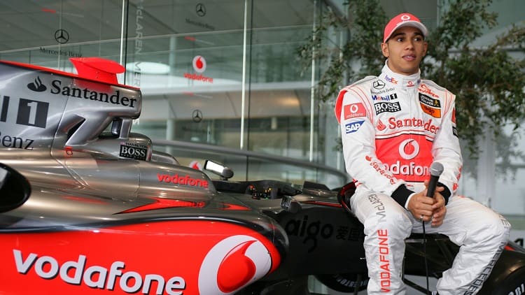 Lewis Hamilton là thành viên trẻ tuổi nhất kí hợp đồng với McLaren