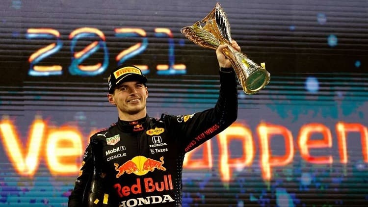 Max Verstappen đạt danh hiệu vô địch thế giới đầu tiên