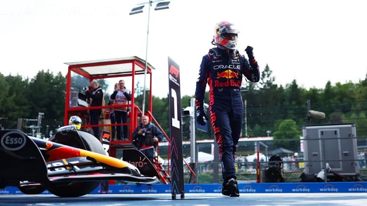 Verstappen dành Pole nhưng bị phạt lùi xuống 5 hạng Verstappen dành Pole nhưng bị phạt lùi xuống 5 hạng