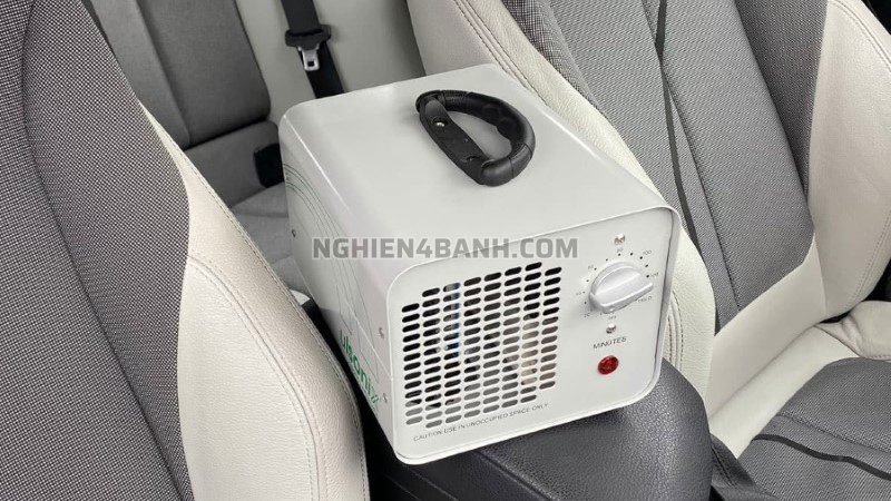 Máy khử mùi ozone trên ô tô