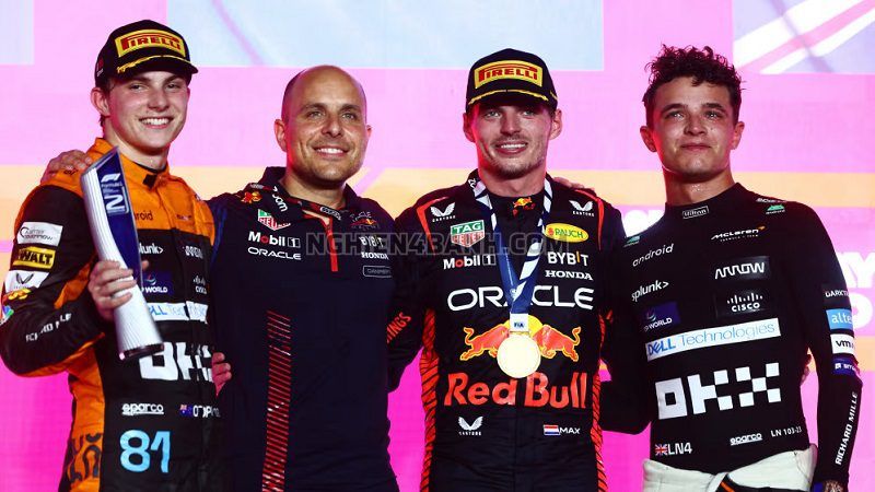 Max Verstappen, Oscar Piastri, Lando Norris trên bục podium
