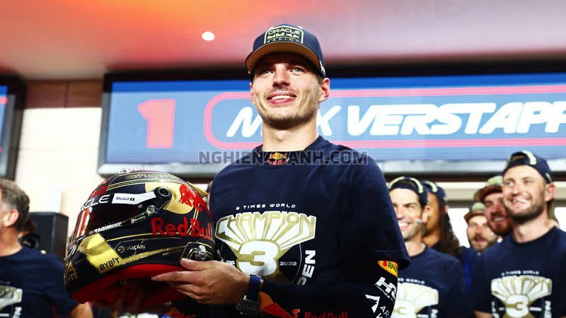Max Verstappen dành danh hiệu vô địch thứ 3