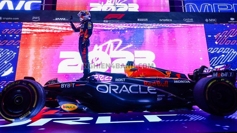 Khoảng khắc Max Verstappen lên ngôi vô địch thế giới 2023