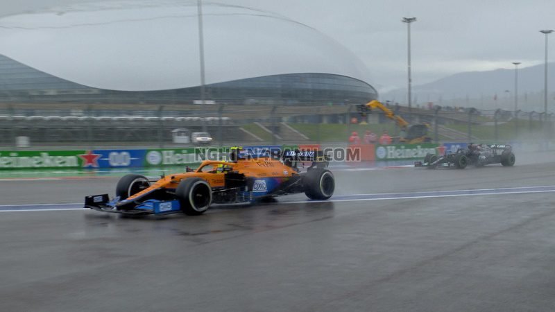 Lando Norris xòe tại Nga